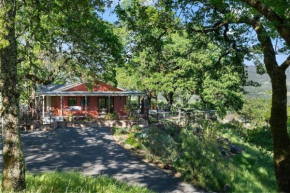 Oakden Oasis - Secluded Charm in the Heart of Sonoma With Views and Pool